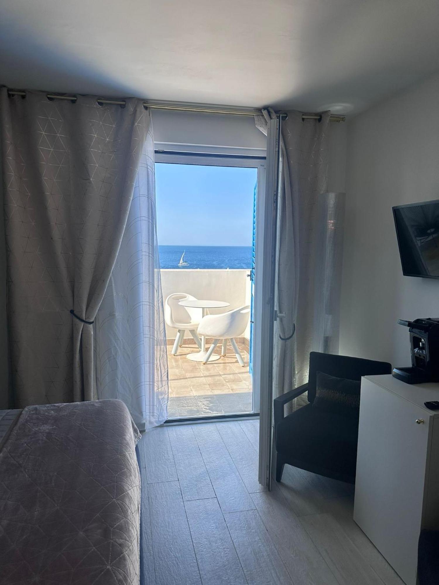 Altamarea Rooms Полиняно а Маре Екстериор снимка